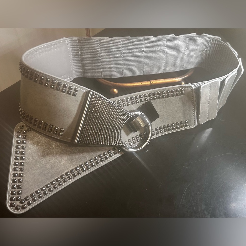 *SALE*Women’s Gray Studded Gunmetal Vintage Belt